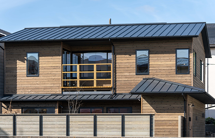 お庭にこだわった明るい２階リビングの家