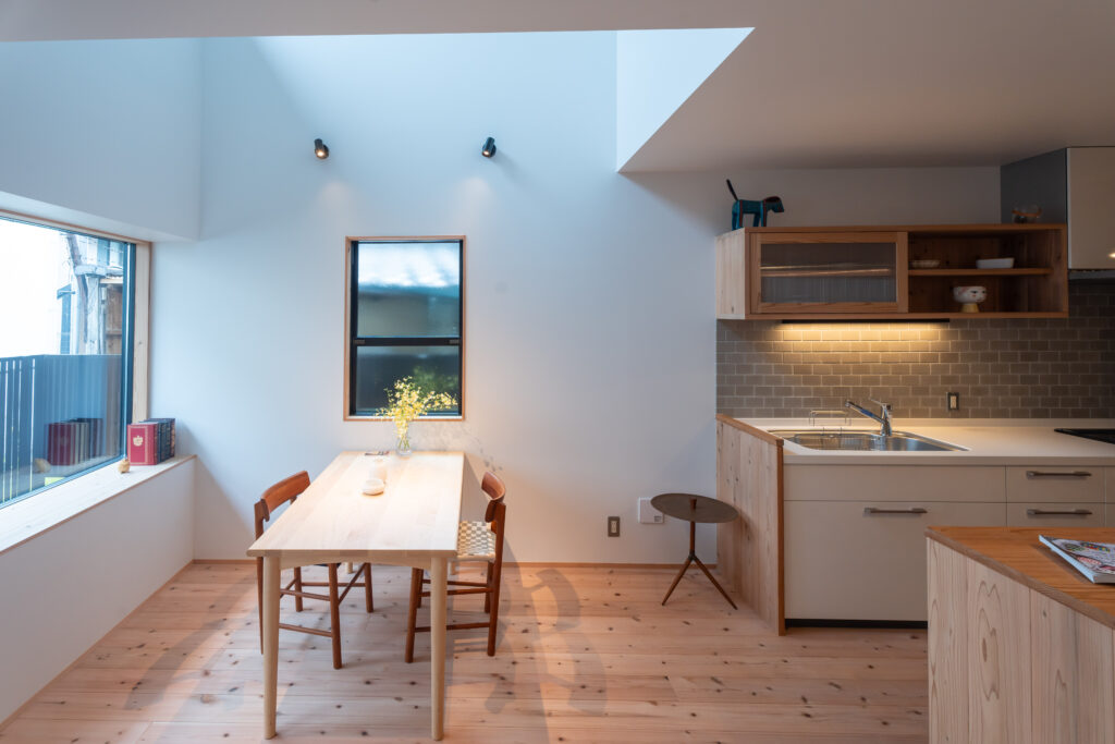 吹抜け　キッチン　リビング　