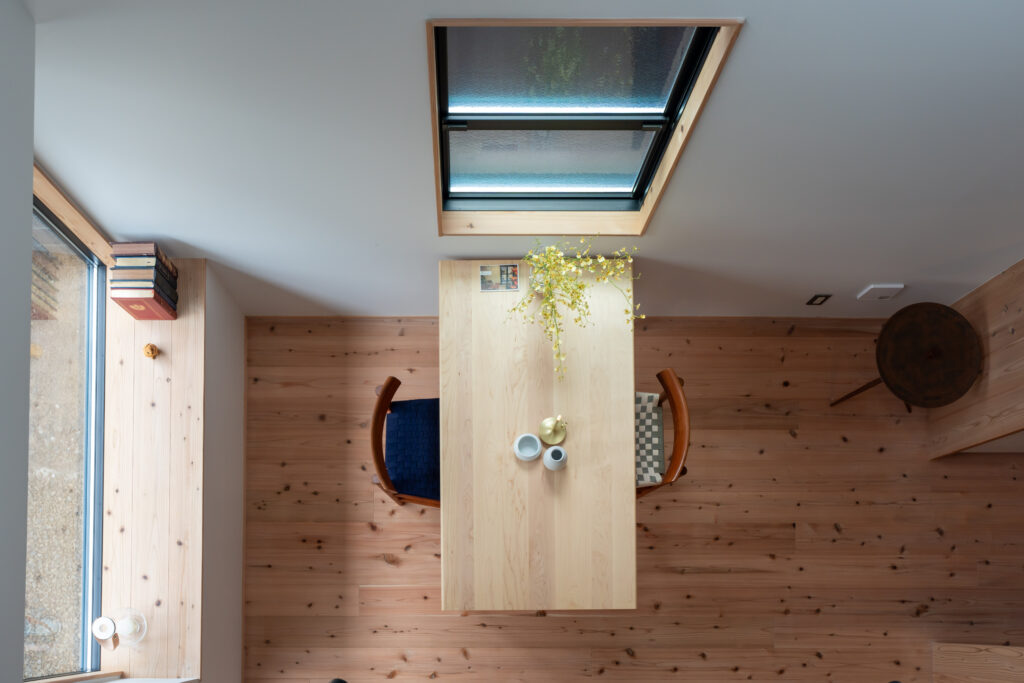 吹抜け　リビング　ダイニング