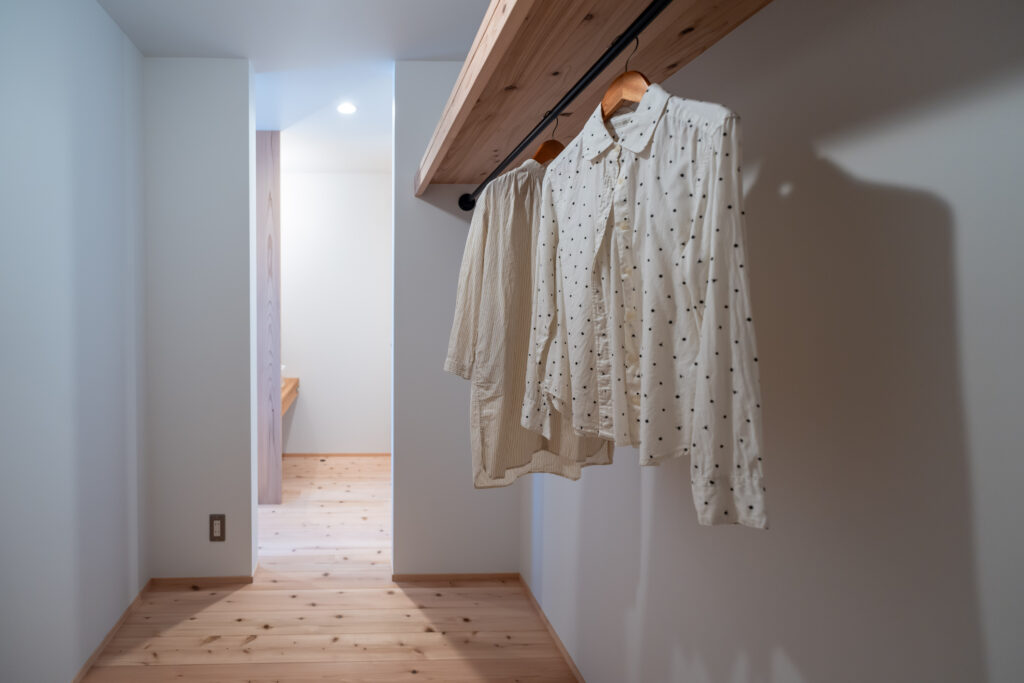 ウォークインクローゼット　パイプハンガー