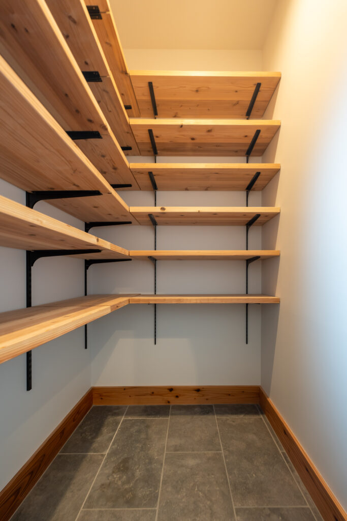 シューズクローク　可動棚