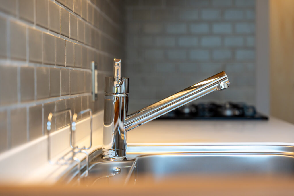 シングルレバー水栓　キッチン　タイル張り