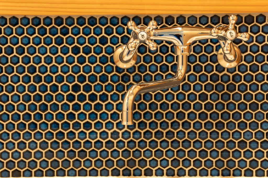 造作洗面　水栓　タイル