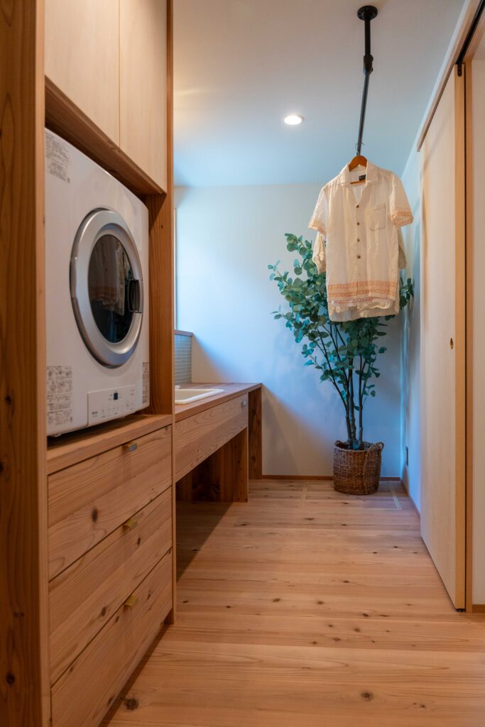 造作洗面　脱衣所　乾太くん　アイアンハンガーパイプ