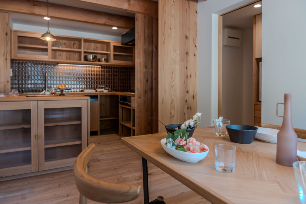 ダイニング　造作キッチン　造作カウンター
