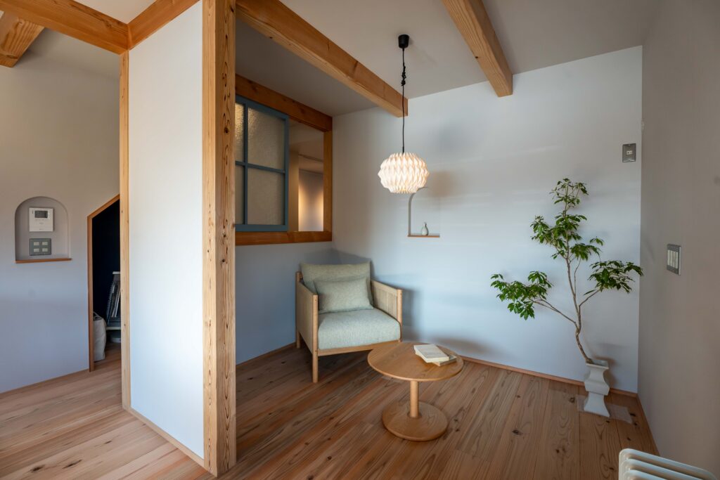 左京区岩倉新築見学会 ヤマネコハウス ひとりヤマネコの家 居心地のいいリビング