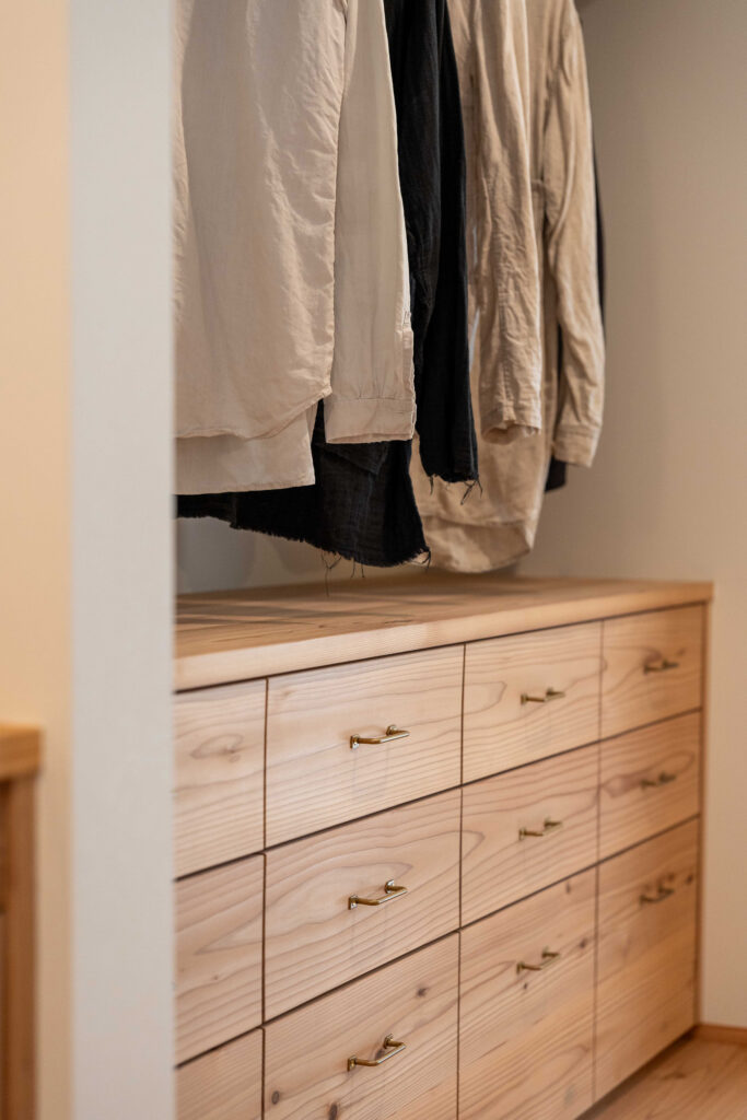 ヤマネコハウス　オリジナル家具　ファミリークローゼット　ソフトクローズの引き出し