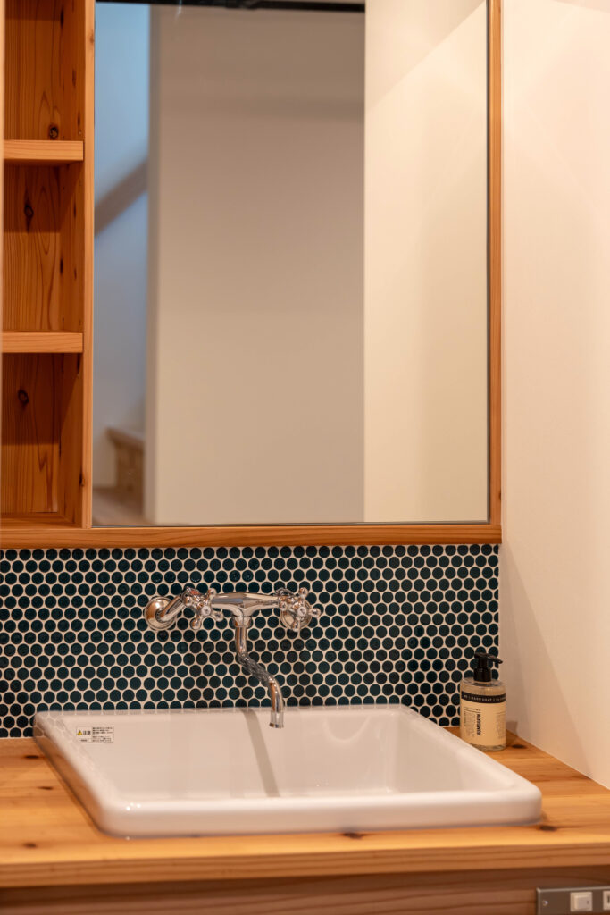 ヤマネコハウス　造作洗面　タイル張り　実験用シンク