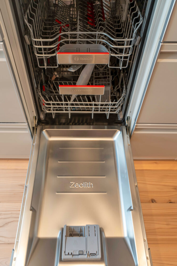 BOSCHの大容量食洗機を採用したキッチン