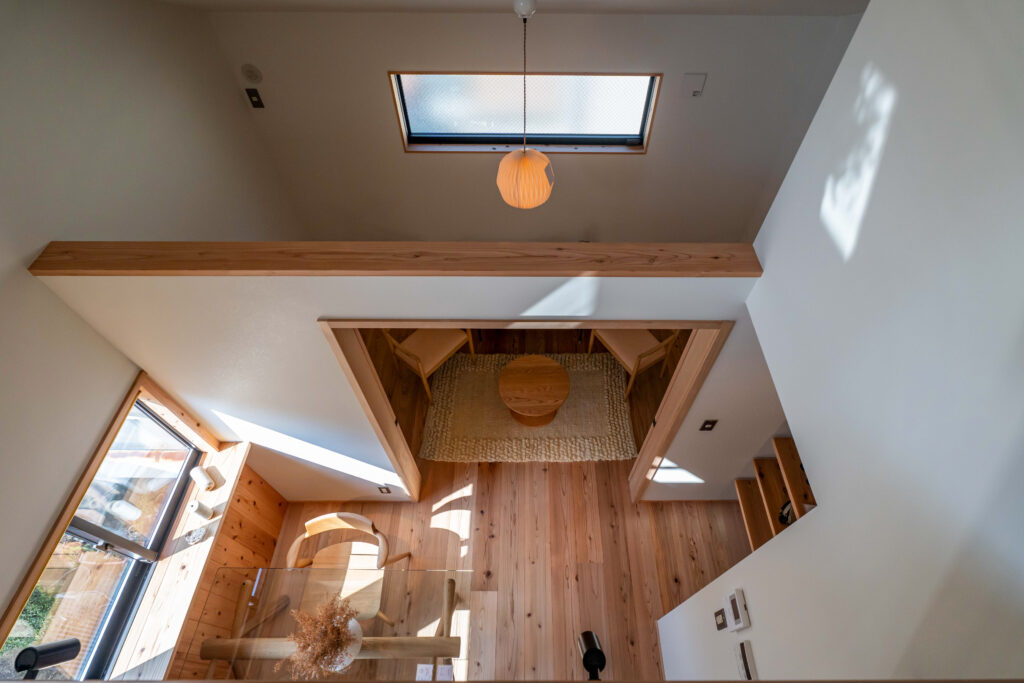 観音開きで開口部を大きくした子ども部屋は上部が開口部になっていて空気が循環するように設計。